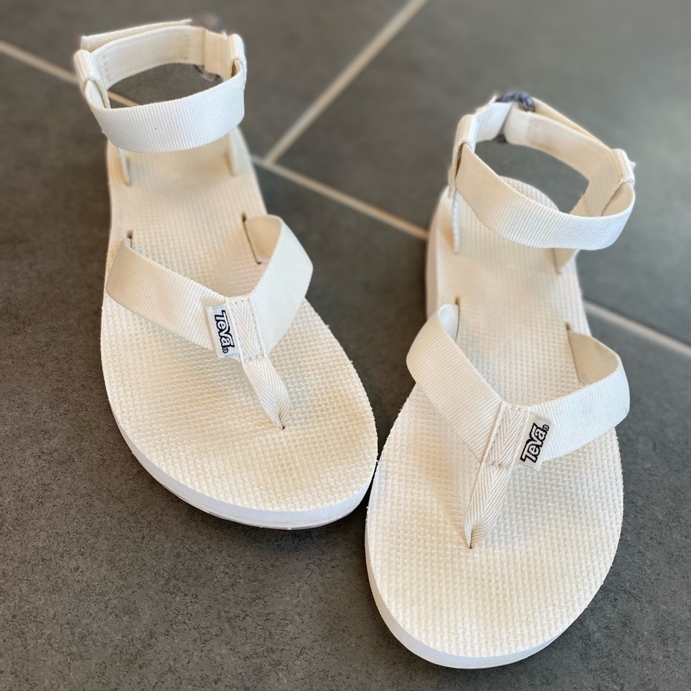 Teva- women’s urban flip flop size 8
